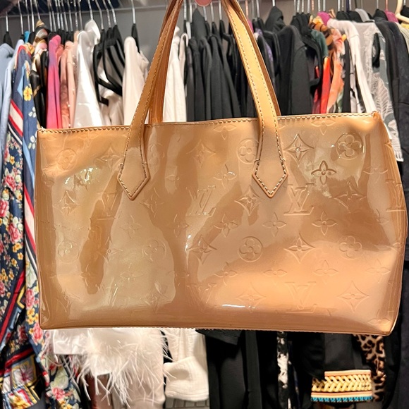 Louis Vuitton Vernice tote in nude metallic - Picture 2 of 16